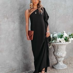 STRIKE A POSE ONE SHOULDER STATEMENT MAXI DRESS - BLACK